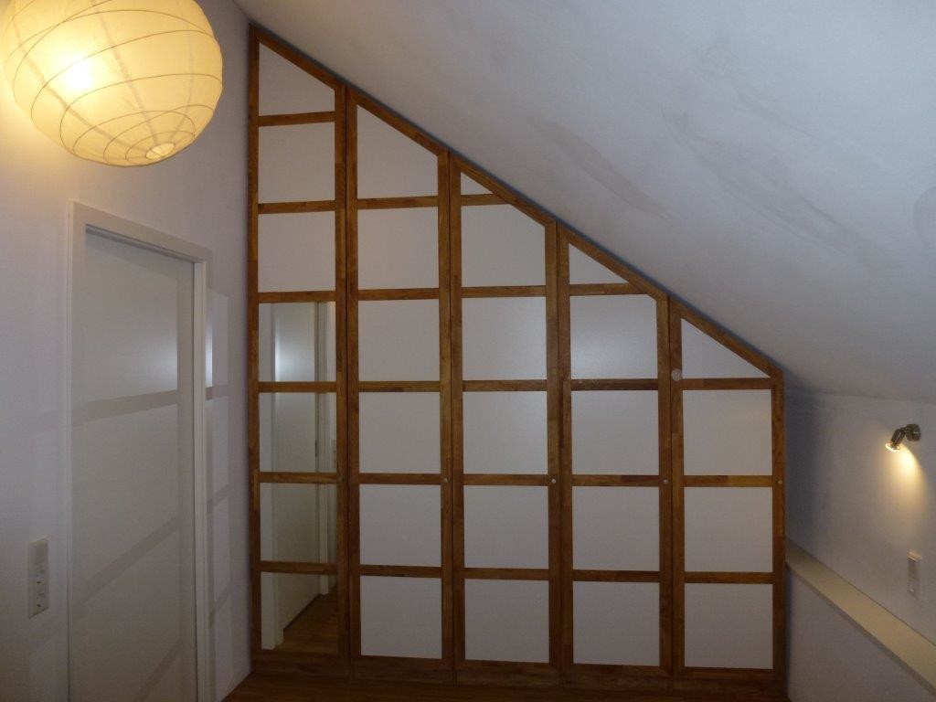 Dachschrägenschrank aus Eiche von Inlignum Möbel
