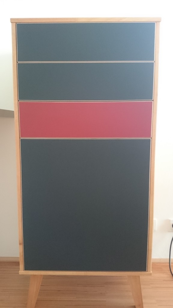 Kommode mit Füssen und Push to Open von Inlignum Möbel