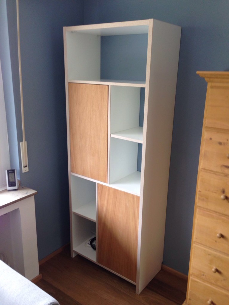 Wandschrank mit Klapptüren von Inlignum Möbel