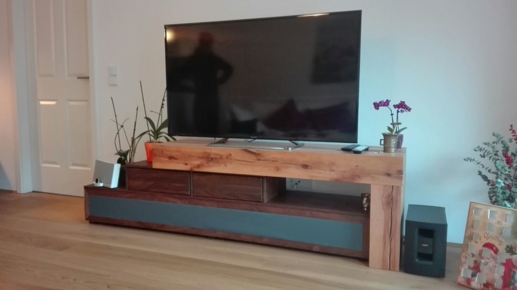 Mutimediaschrank nach Maß von Inlignum Möbel