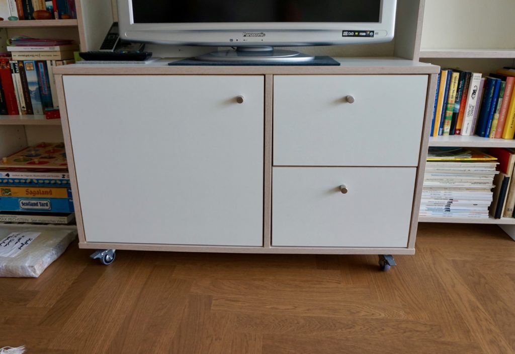 Kommode nach Maß mit Rollen von Inlignum Möbel