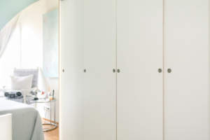 Kleiderschrank nach Maß von Inlignum Moebel - Maßgefertigte Wandschräenke